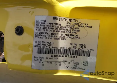 2005 Ford Focus Zx5 z USA, uszkodzony, nr VIN 3FAHP37N75R125351